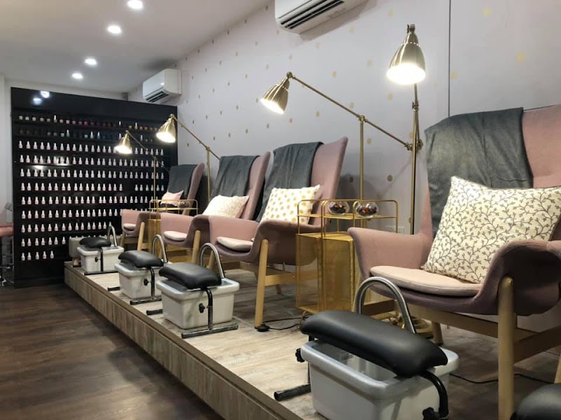 OUTLETS – NAIL PALACE