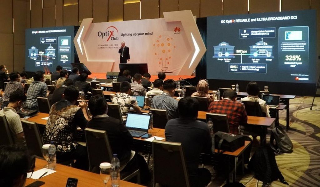 Huawei Memasarkan Kabel Optik untuk Berbagai Sektor Industri 57 Pameran Huawei OptiX Club di Jakarta