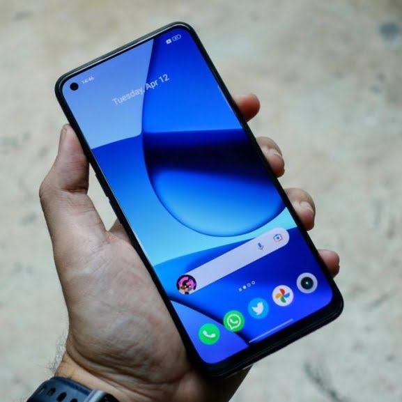 realme 9 4G, Smartphone Tahan Benturan Bergaya! 53 Layar realme 9 4G