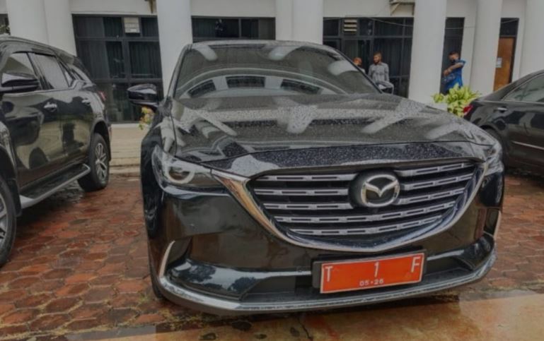 Mobil Dinas Bupati Karawang Dengan Plat T